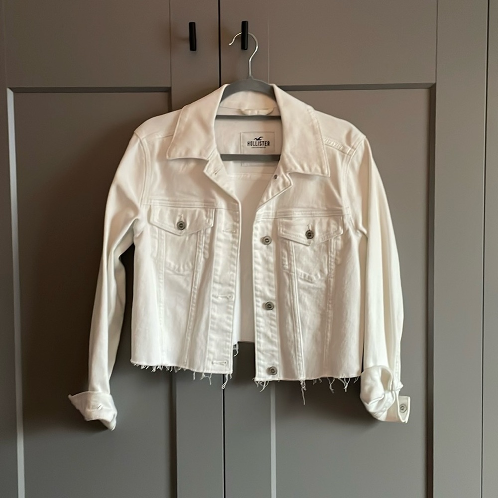 Hollister • Cropped Denim Jacket
